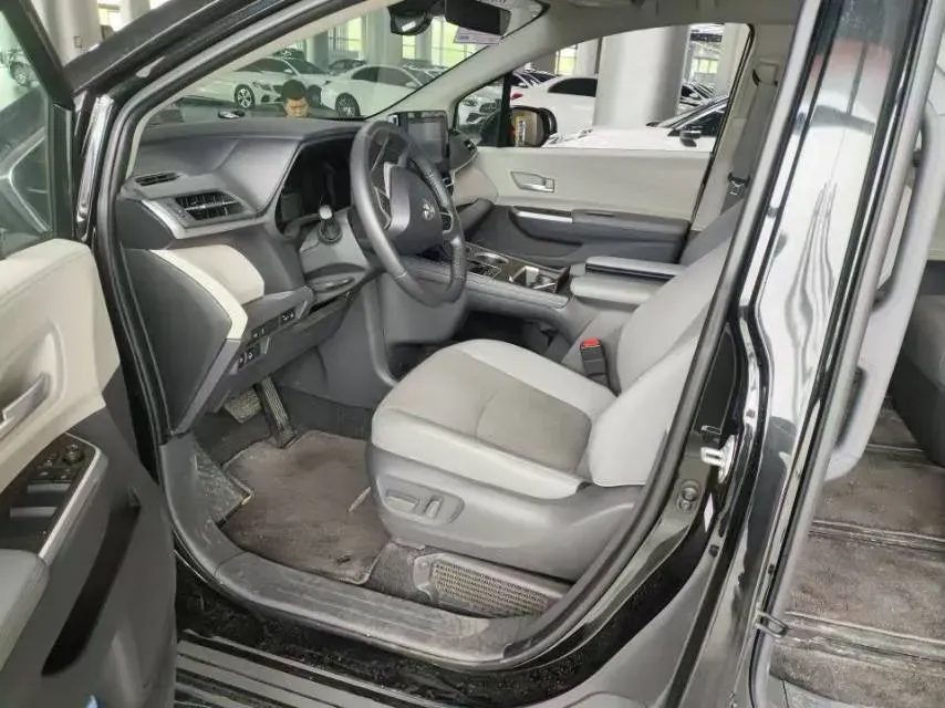 2024 Toyota Sienna 2.5L 189HP L4 E-CVT Hybrid,autocango,china used car exporter,china ev exporter,chinese used car exporter,chinese used ev exporter