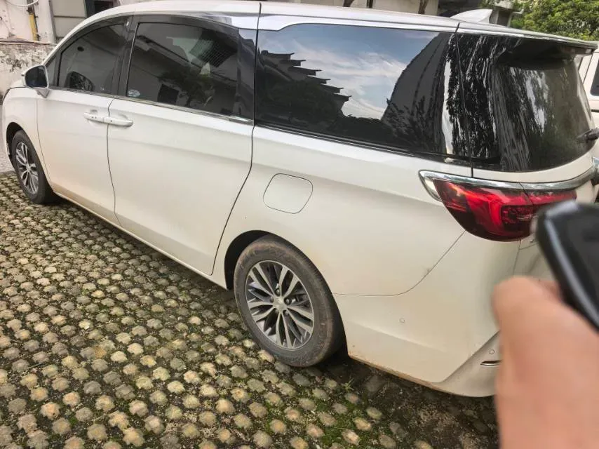 2022 Buick GL8 2.0T 237HP L4 9AT,autocango,china used car exporter,china ev exporter,chinese used car exporter,chinese used ev exporter