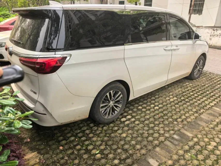 2022 Buick GL8 2.0T 237HP L4 9AT,autocango,china used car exporter,china ev exporter,chinese used car exporter,chinese used ev exporter