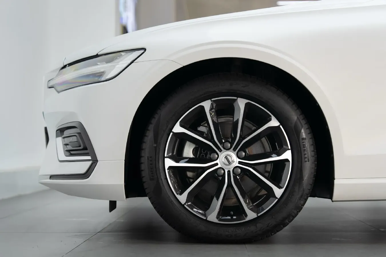 2022 Volvo S60 2.0T 197HP L4 8AT,autocango,china used car exporter,china ev exporter,chinese used car exporter,chinese used ev exporter