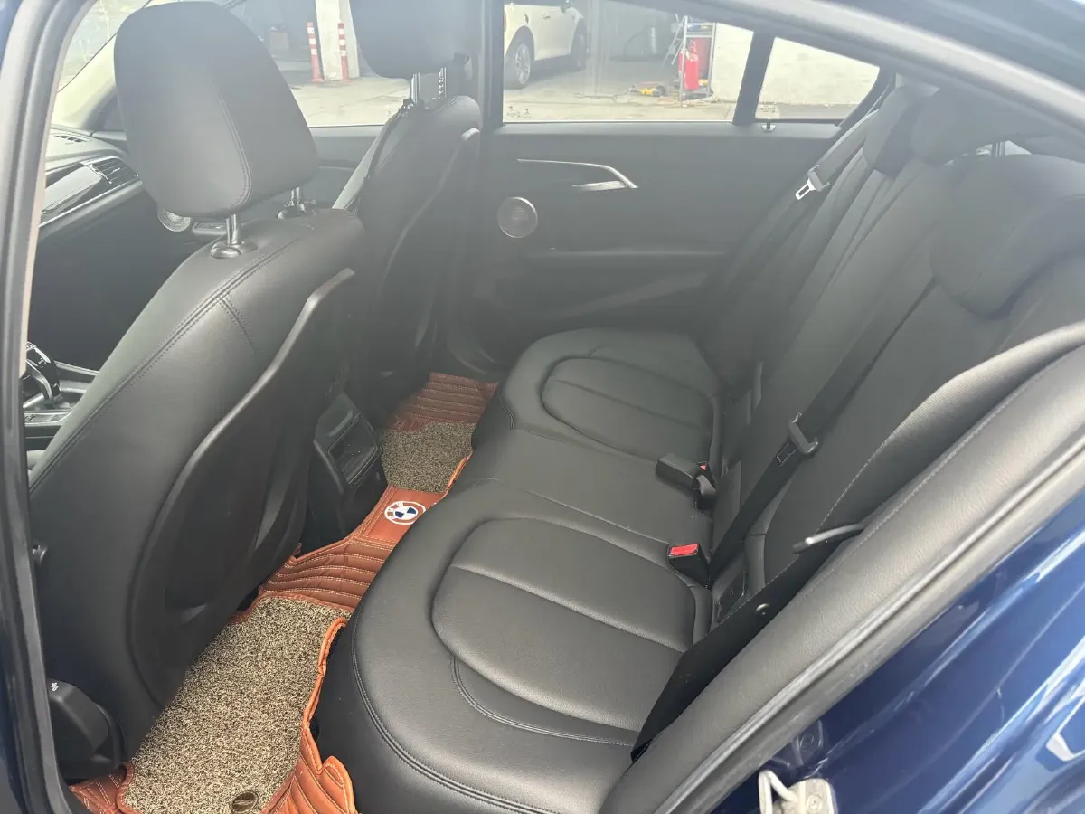 2022 BMW 1 Series 1.5T 140HP L3 7DCT,autocango,china used car exporter,china ev exporter,chinese used car exporter,chinese used ev exporter