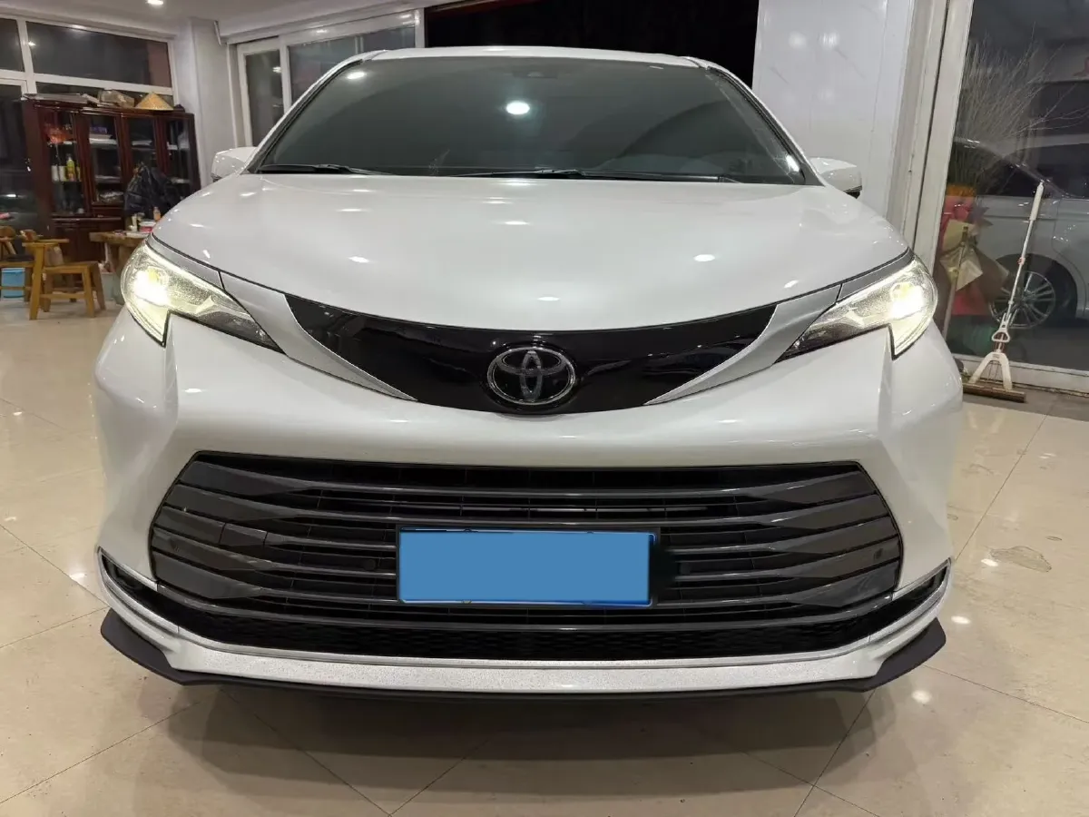 2024 Toyota Sienna 2.5L 189HP L4 E-CVT Hybrid,autocango,china used car exporter,china ev exporter,chinese used car exporter,chinese used ev exporter