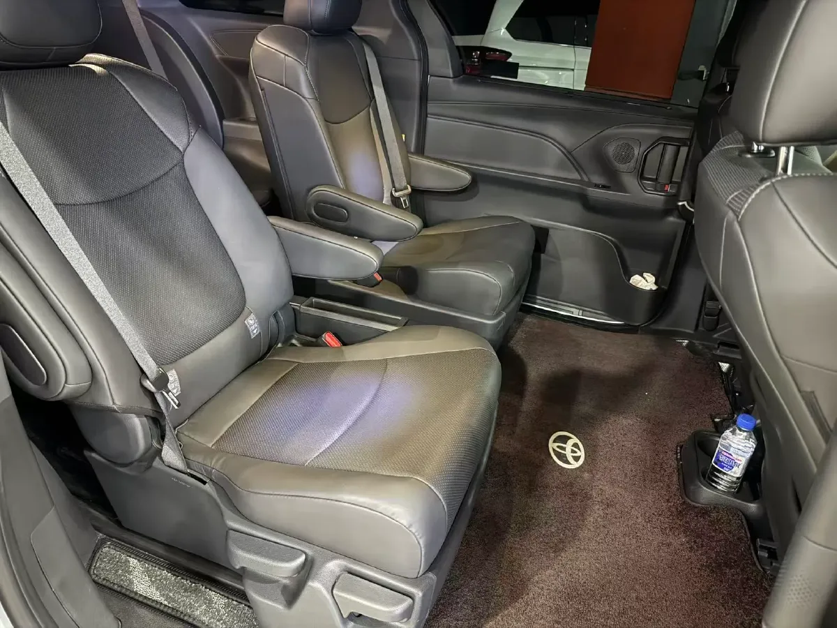 2024 Toyota Sienna 2.5L 189HP L4 E-CVT Hybrid,autocango,china used car exporter,china ev exporter,chinese used car exporter,chinese used ev exporter