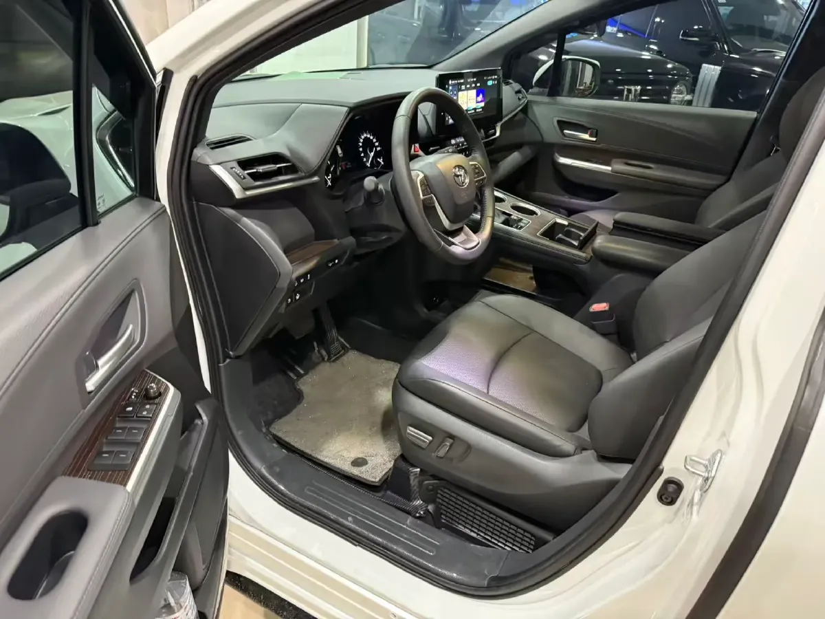 2024 Toyota Sienna 2.5L 189HP L4 E-CVT Hybrid,autocango,china used car exporter,china ev exporter,chinese used car exporter,chinese used ev exporter