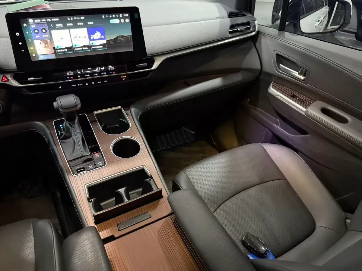 2024 Toyota Sienna 2.5L 189HP L4 E-CVT Hybrid,autocango,china used car exporter,china ev exporter,chinese used car exporter,chinese used ev exporter