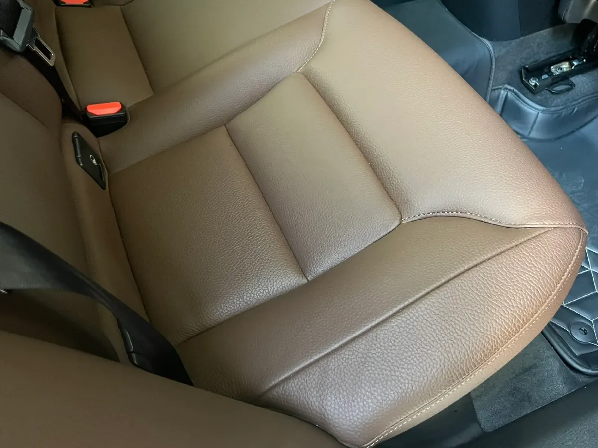 2025 Volvo XC60 2.0T 250HP L4 8AT,autocango,china used car exporter,china ev exporter,chinese used car exporter,chinese used ev exporter