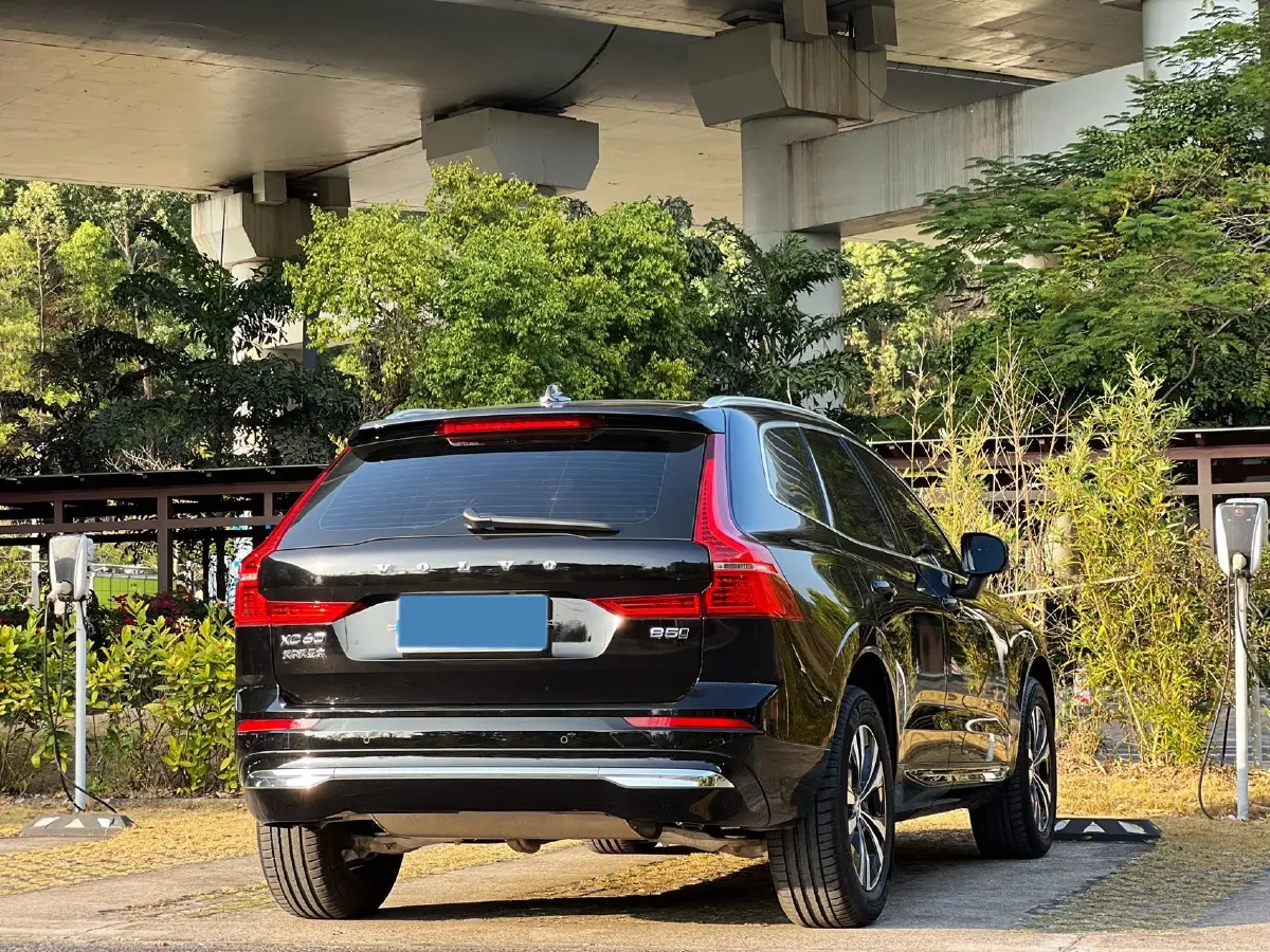 2025 Volvo XC60 2.0T 250HP L4 8AT,autocango,china used car exporter,china ev exporter,chinese used car exporter,chinese used ev exporter