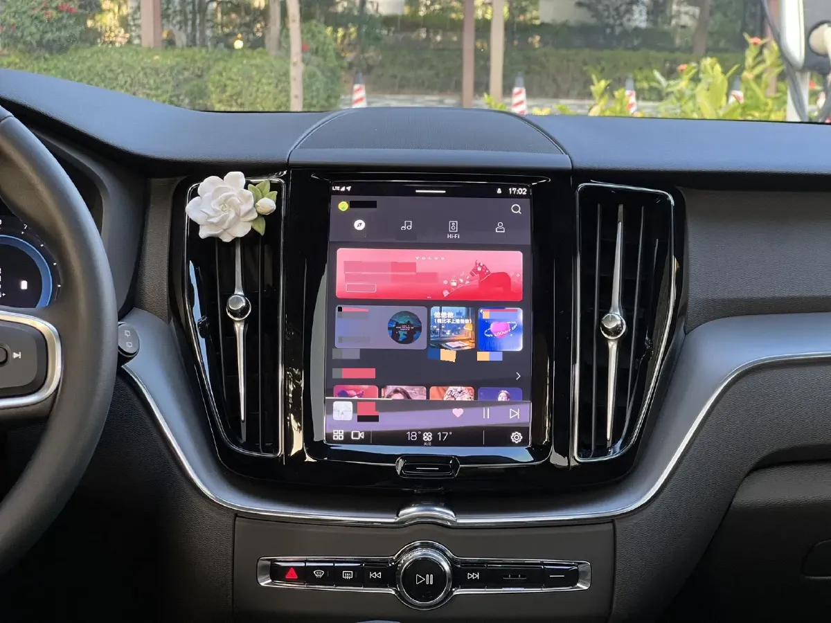 2025 Volvo XC60 2.0T 250HP L4 8AT,autocango,china used car exporter,china ev exporter,chinese used car exporter,chinese used ev exporter