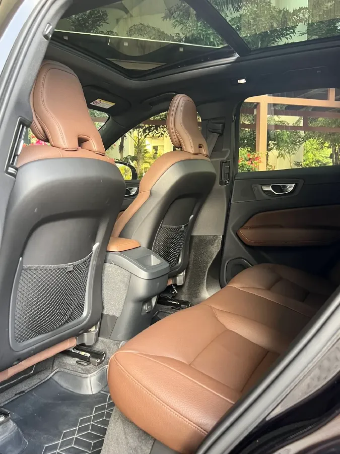 2025 Volvo XC60 2.0T 250HP L4 8AT,autocango,china used car exporter,china ev exporter,chinese used car exporter,chinese used ev exporter