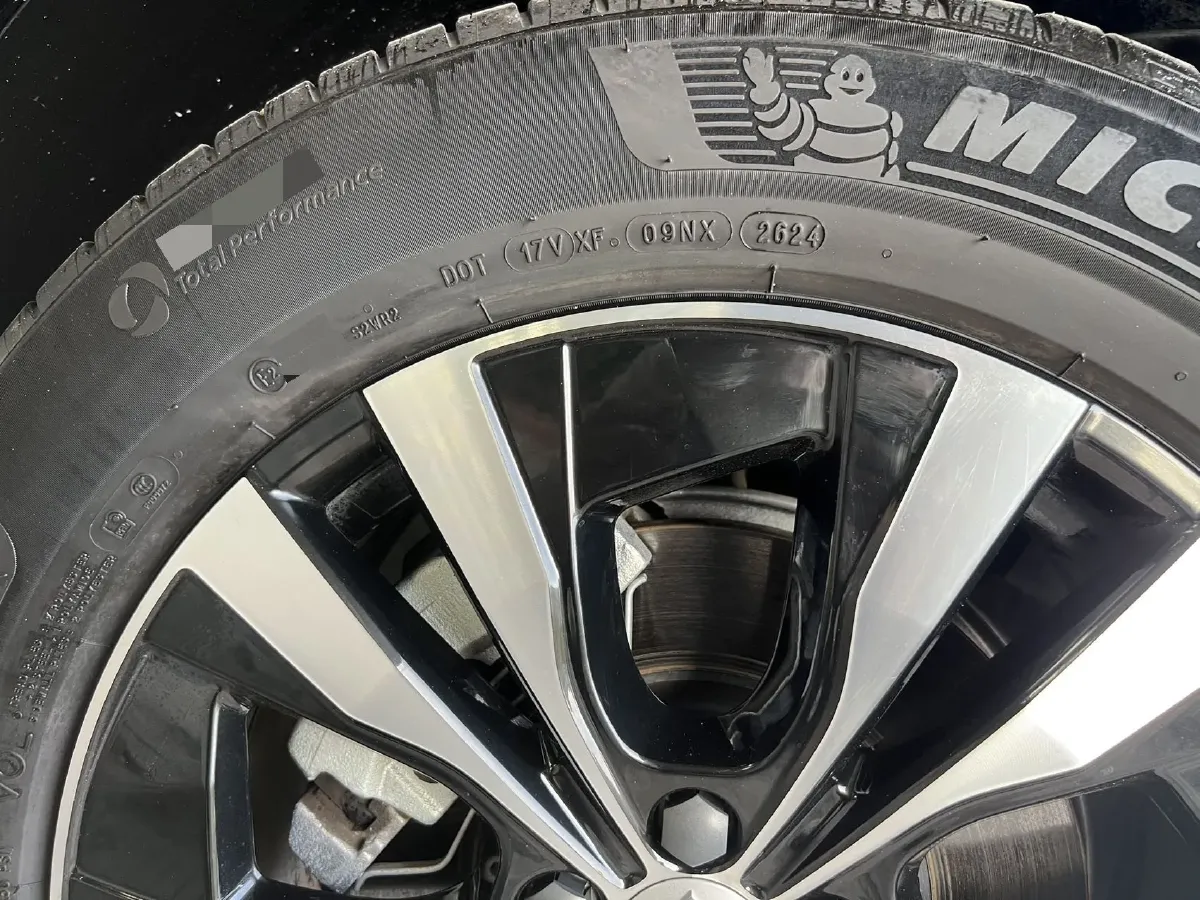 2025 Volvo XC60 2.0T 250HP L4 8AT,autocango,china used car exporter,china ev exporter,chinese used car exporter,chinese used ev exporter