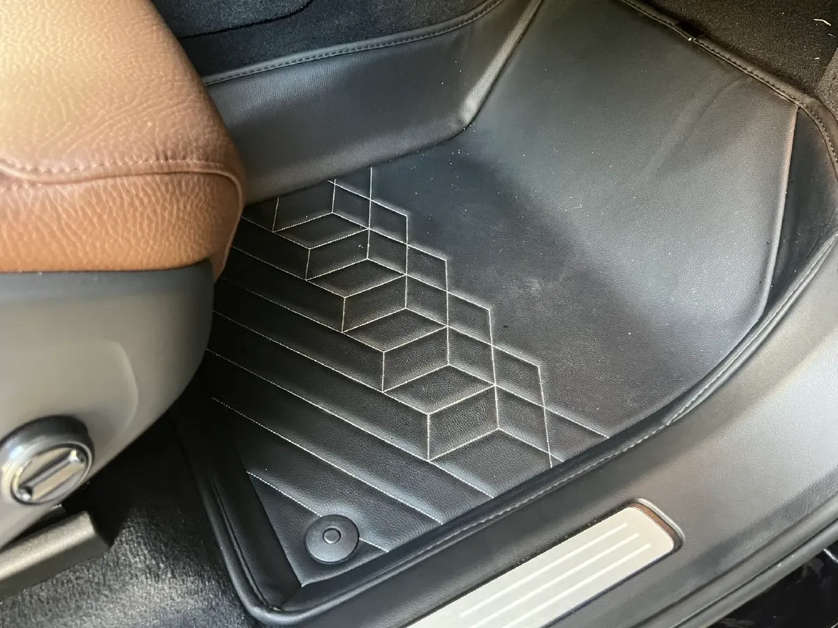 2025 Volvo XC60 2.0T 250HP L4 8AT,autocango,china used car exporter,china ev exporter,chinese used car exporter,chinese used ev exporter