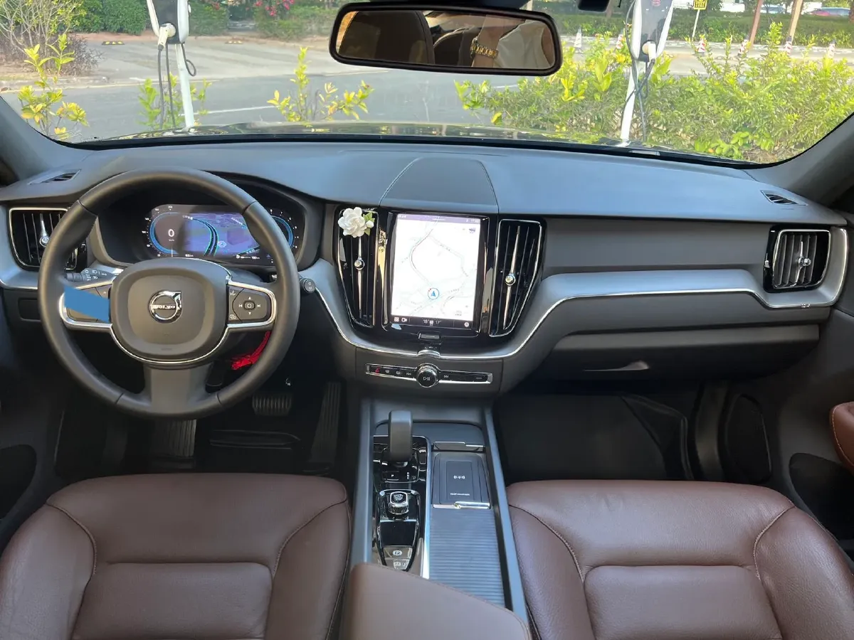 2025 Volvo XC60 2.0T 250HP L4 8AT,autocango,china used car exporter,china ev exporter,chinese used car exporter,chinese used ev exporter