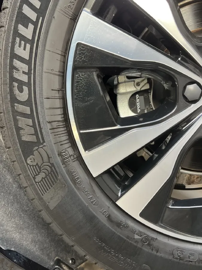 2025 Volvo XC60 2.0T 250HP L4 8AT,autocango,china used car exporter,china ev exporter,chinese used car exporter,chinese used ev exporter