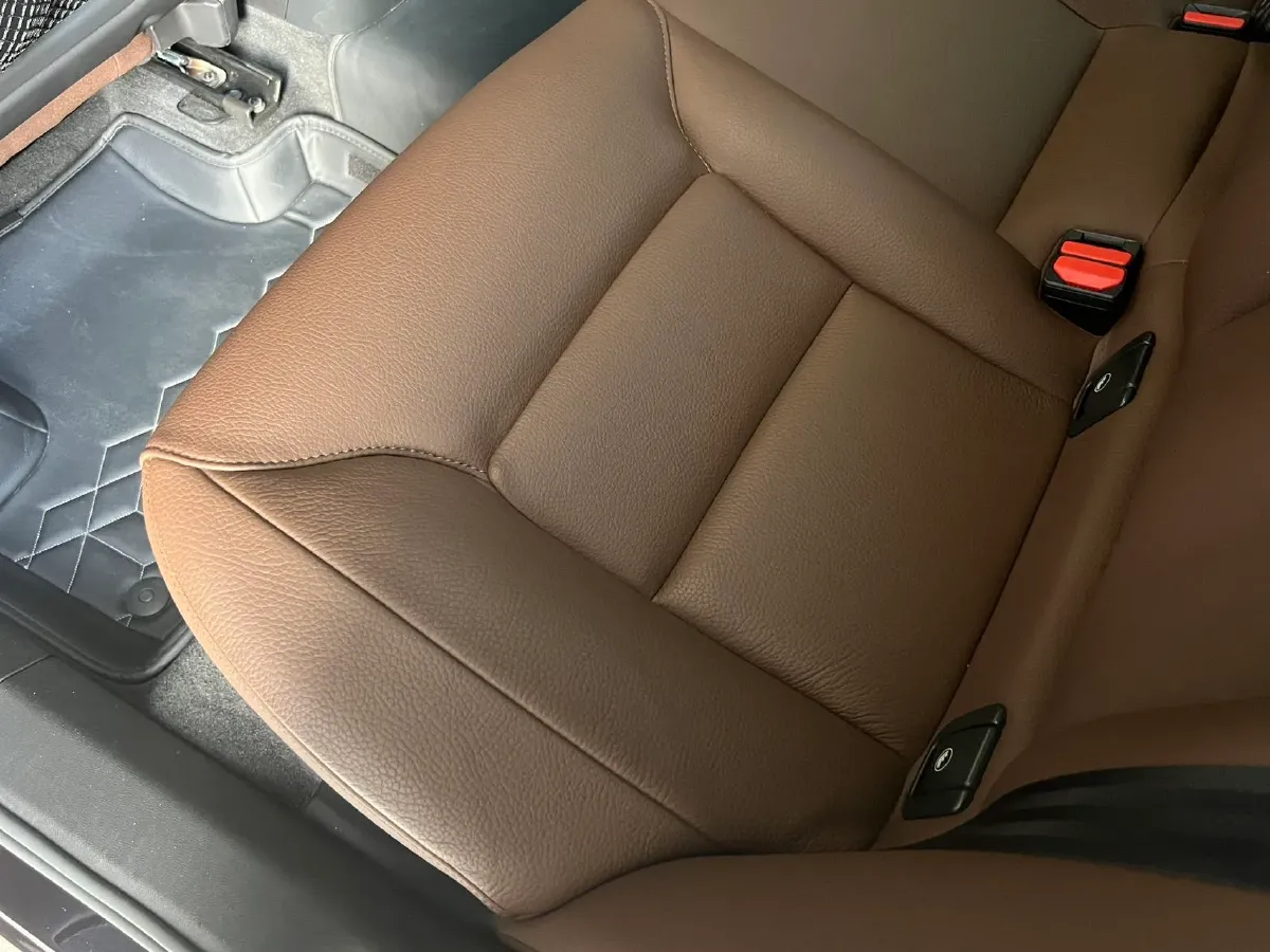 2025 Volvo XC60 2.0T 250HP L4 8AT,autocango,china used car exporter,china ev exporter,chinese used car exporter,chinese used ev exporter