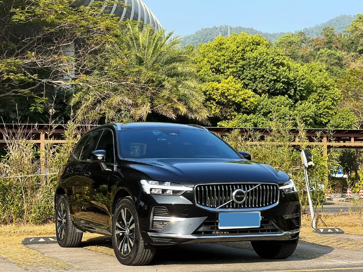 2025 Volvo XC60 2.0T 250HP L4 8AT,autocango,china used car exporter,china ev exporter,chinese used car exporter,chinese used ev exporter