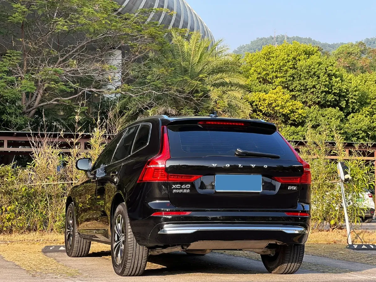 2025 Volvo XC60 2.0T 250HP L4 8AT,autocango,china used car exporter,china ev exporter,chinese used car exporter,chinese used ev exporter