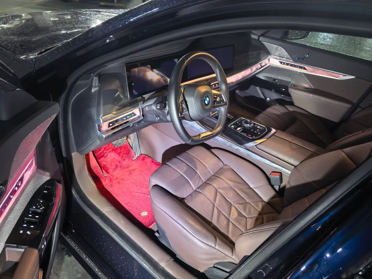 2023 BMW 7 Series 3.0T 381HP L6 8AT,autocango,china used car exporter,china ev exporter,chinese used car exporter,chinese used ev exporter