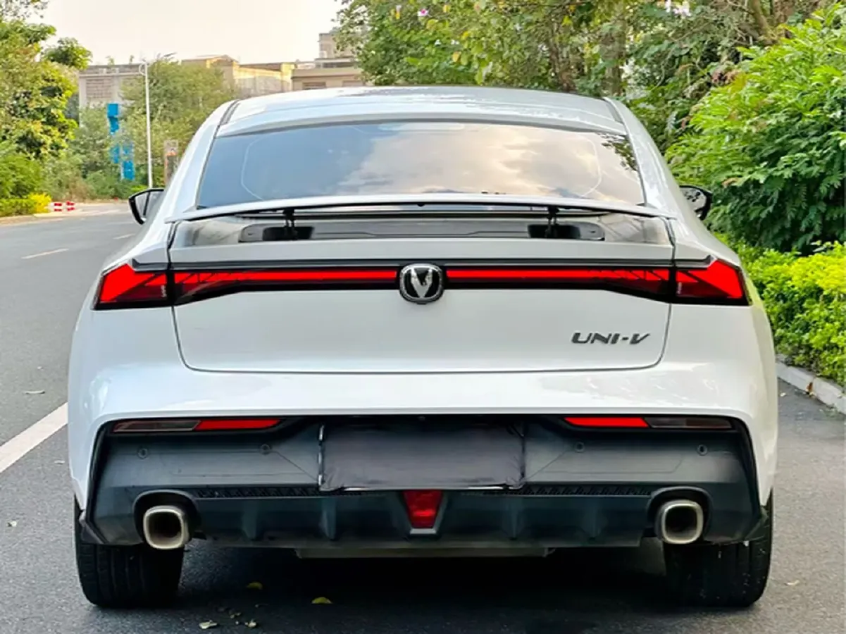 2024 ChangAn UNI-V 1.5T 188HP L4 7DCT,autocango,china used car exporter,china ev exporter,chinese used car exporter,chinese used ev exporter