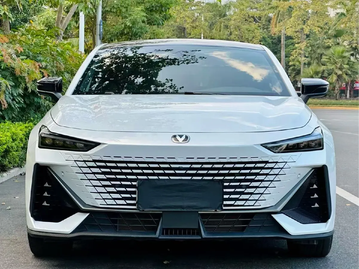 2024 ChangAn UNI-V 1.5T 188HP L4 7DCT,autocango,china used car exporter,china ev exporter,chinese used car exporter,chinese used ev exporter