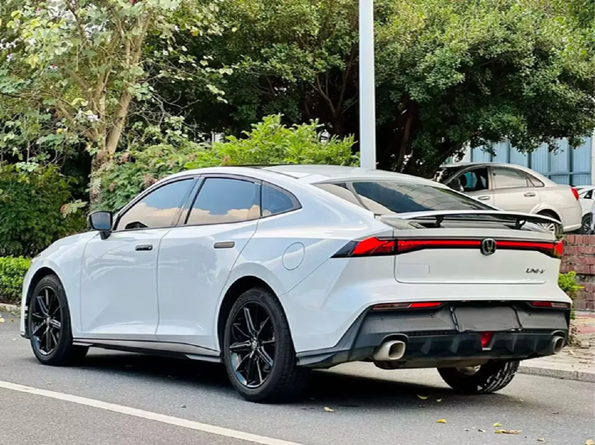 2024 ChangAn UNI-V 1.5T 188HP L4 7DCT,autocango,china used car exporter,china ev exporter,chinese used car exporter,chinese used ev exporter