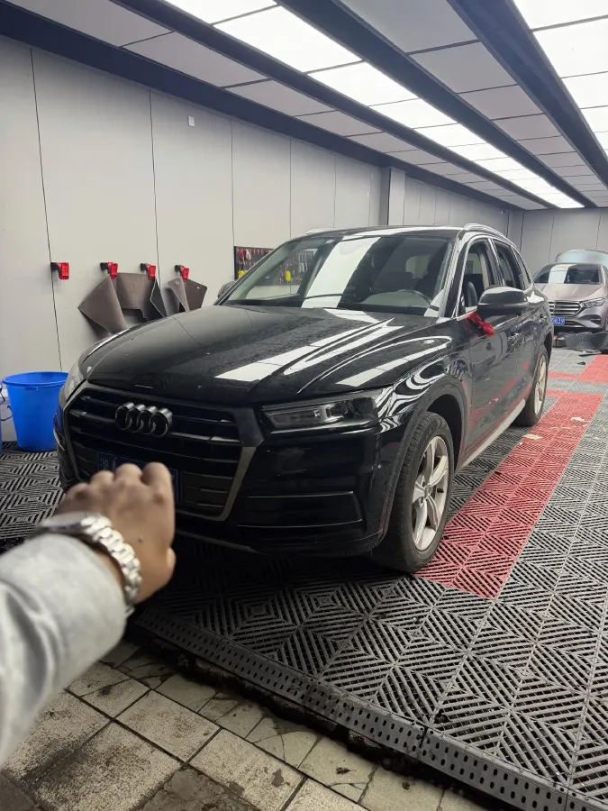 2020 Audi Q5L 2.0T 190HP L4 7DCT,autocango,china used car exporter,china ev exporter,chinese used car exporter,chinese used ev exporter