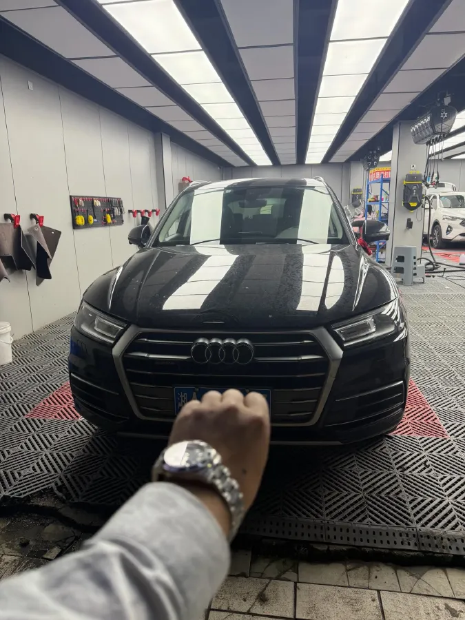 2020 Audi Q5L 2.0T 190HP L4 7DCT,autocango,china used car exporter,china ev exporter,chinese used car exporter,chinese used ev exporter