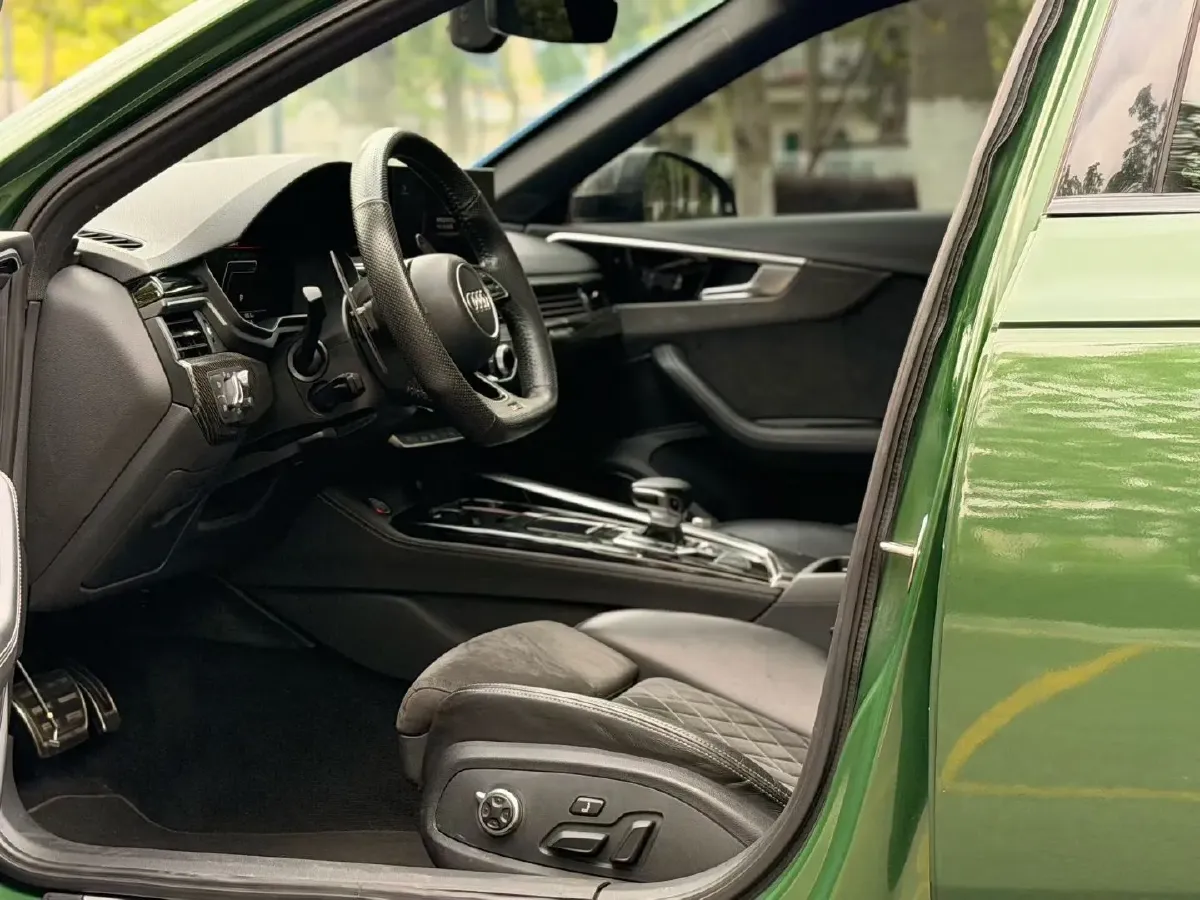 2021 Audi RS 4 2.9T 450HP V6 8AT,autocango,china used car exporter,china ev exporter,chinese used car exporter,chinese used ev exporter