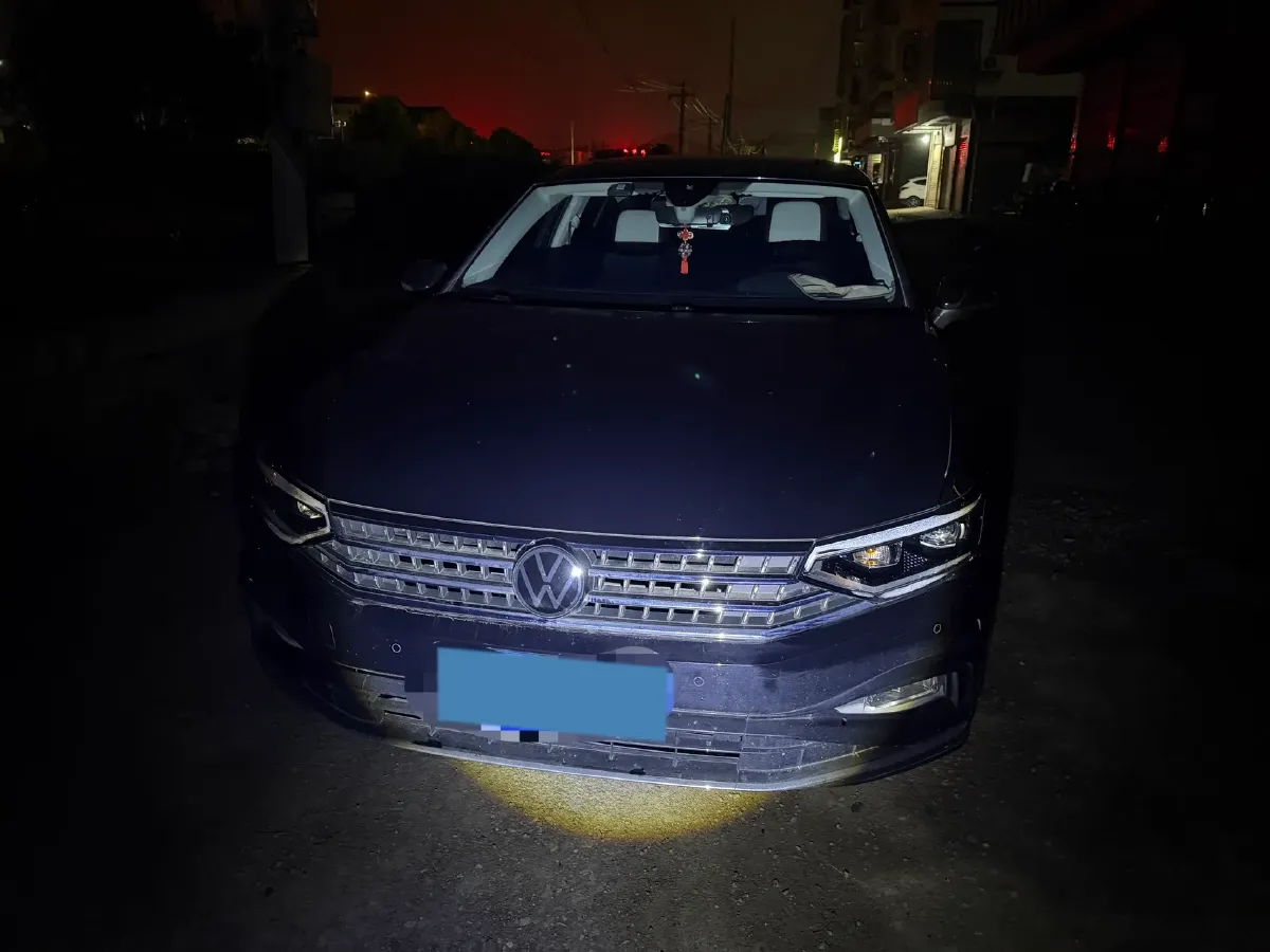 2023 Volkswagen Magotan 2.0T 186HP L4 7DCT,autocango,china used car exporter,china ev exporter,chinese used car exporter,chinese used ev exporter