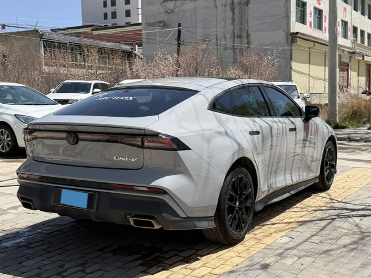 2024 ChangAn UNI-V 1.5T 188HP L4 7DCT,autocango,china used car exporter,china ev exporter,chinese used car exporter,chinese used ev exporter