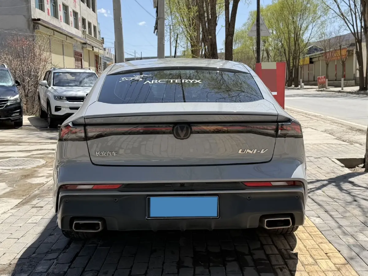 2024 ChangAn UNI-V 1.5T 188HP L4 7DCT,autocango,china used car exporter,china ev exporter,chinese used car exporter,chinese used ev exporter