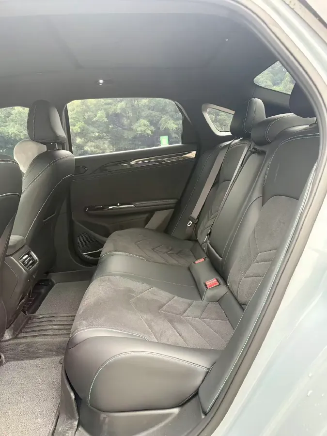 2024 Geely Galaxy L6 1.5T 163HP L4 3DHT PHEV,autocango,china used car exporter,china ev exporter,chinese used car exporter,chinese used ev exporter