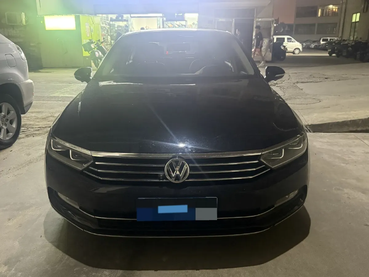 2019 Volkswagen Magotan 2.0T 186HP L4 7DCT,autocango,china used car exporter,china ev exporter,chinese used car exporter,chinese used ev exporter