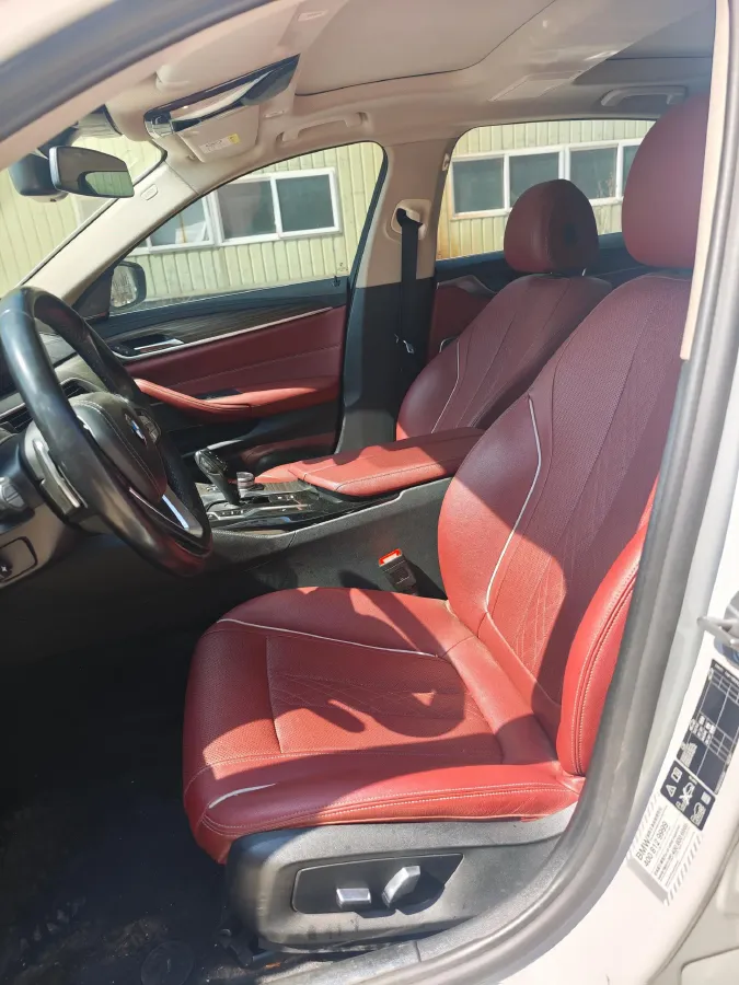 2022 BMW 5 Series 2.0T 252HP L4 8AT,autocango,china used car exporter,china ev exporter,chinese used car exporter,chinese used ev exporter