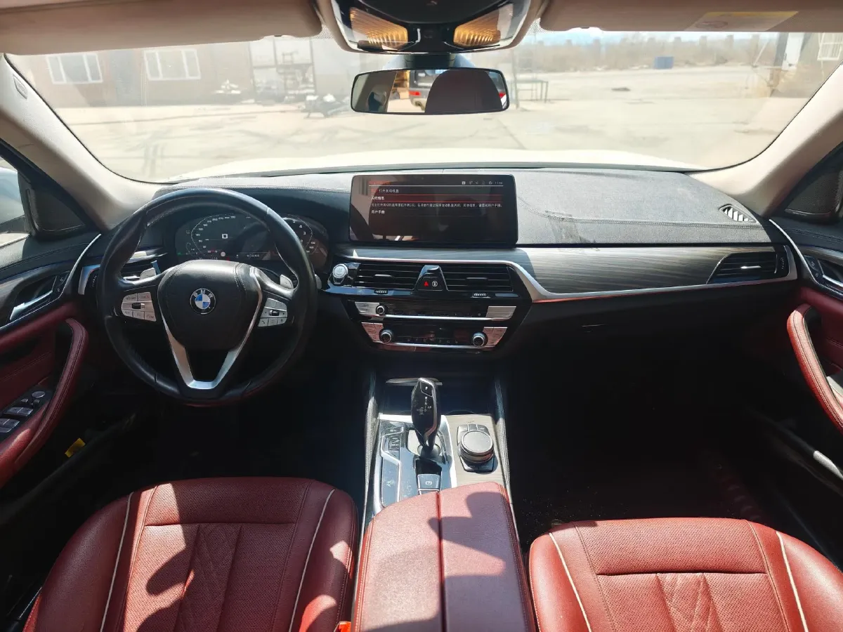 2022 BMW 5 Series 2.0T 252HP L4 8AT,autocango,china used car exporter,china ev exporter,chinese used car exporter,chinese used ev exporter