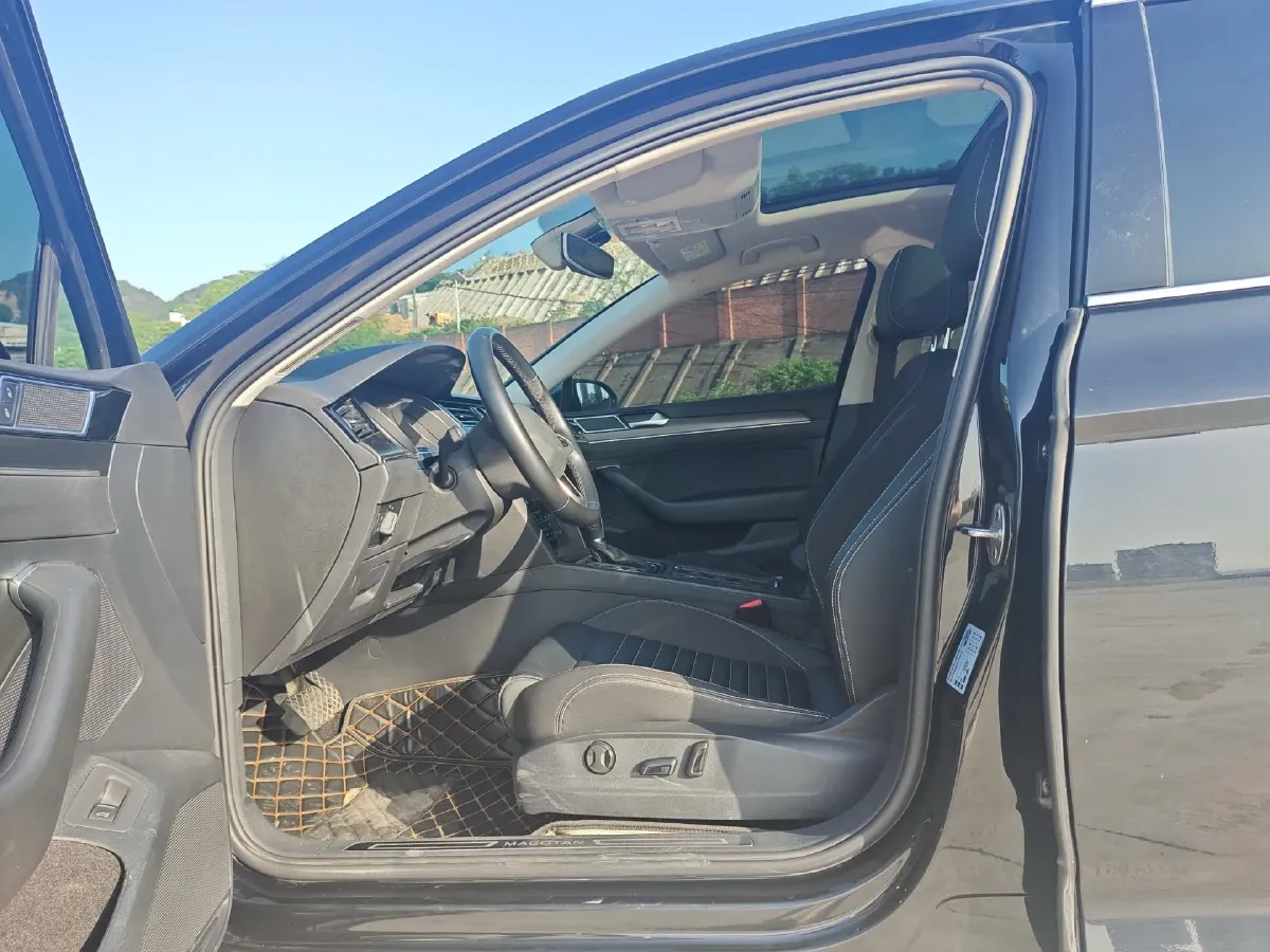 2020 Volkswagen Magotan 2.0T 186HP L4 7DCT,autocango,china used car exporter,china ev exporter,chinese used car exporter,chinese used ev exporter