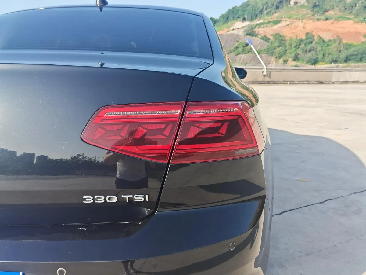 2020 Volkswagen Magotan 2.0T 186HP L4 7DCT,autocango,china used car exporter,china ev exporter,chinese used car exporter,chinese used ev exporter