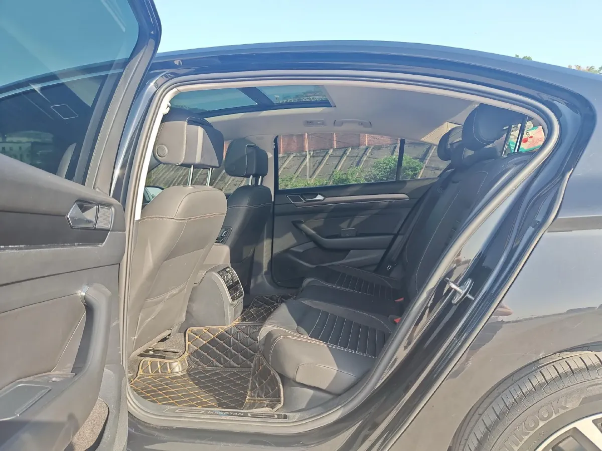 2020 Volkswagen Magotan 2.0T 186HP L4 7DCT,autocango,china used car exporter,china ev exporter,chinese used car exporter,chinese used ev exporter