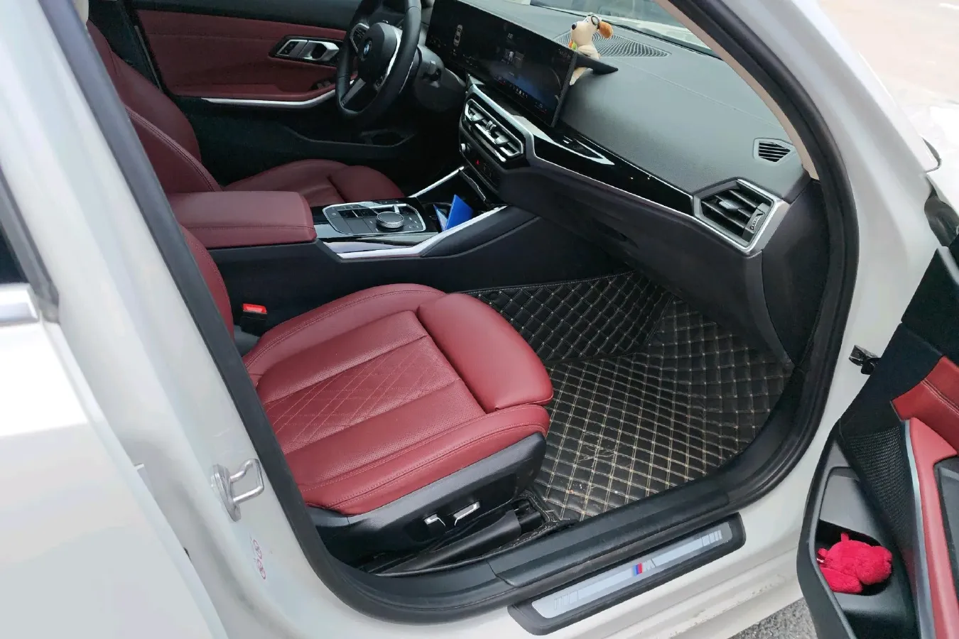 2023 BMW 3 Series 2.0T 156HP L4 8AT,autocango,china used car exporter,china ev exporter,chinese used car exporter,chinese used ev exporter