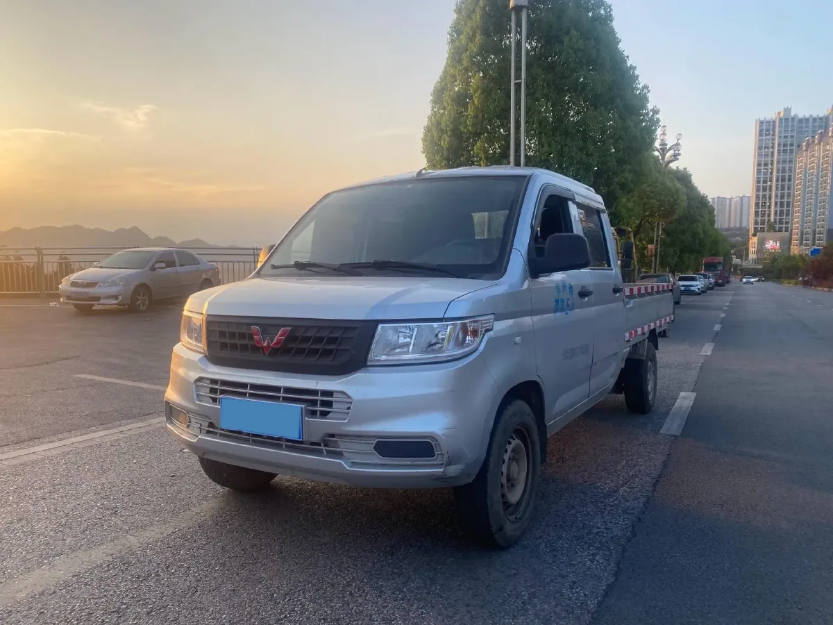 2018 WuLing RongGuang New Truck 1.5L 107HP L4 5MT,autocango,china used car exporter,china ev exporter,chinese used car exporter,chinese used ev exporter