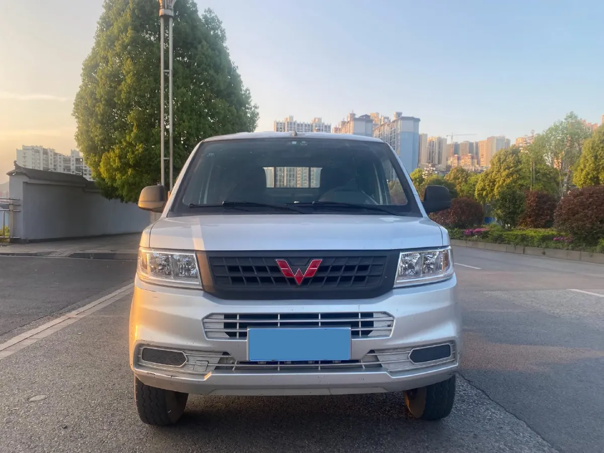 2018 WuLing RongGuang New Truck 1.5L 107HP L4 5MT,autocango,china used car exporter,china ev exporter,chinese used car exporter,chinese used ev exporter