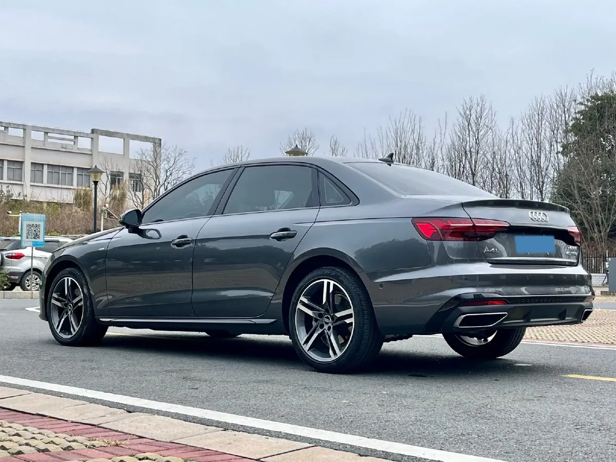 2022 Audi A4L 2.0T 190HP L4 7DCT,autocango,china used car exporter,china ev exporter,chinese used car exporter,chinese used ev exporter