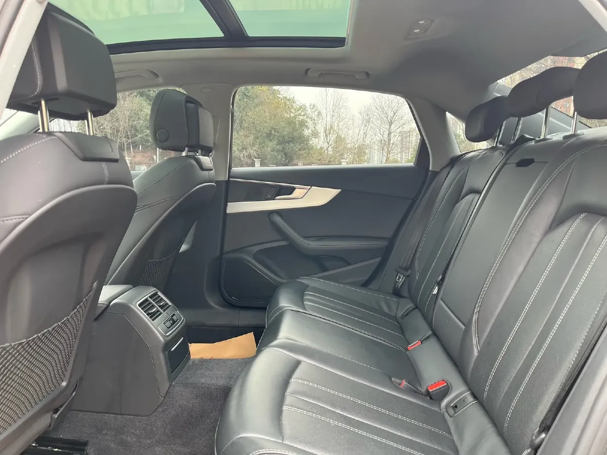 2022 Audi A4L 2.0T 190HP L4 7DCT,autocango,china used car exporter,china ev exporter,chinese used car exporter,chinese used ev exporter