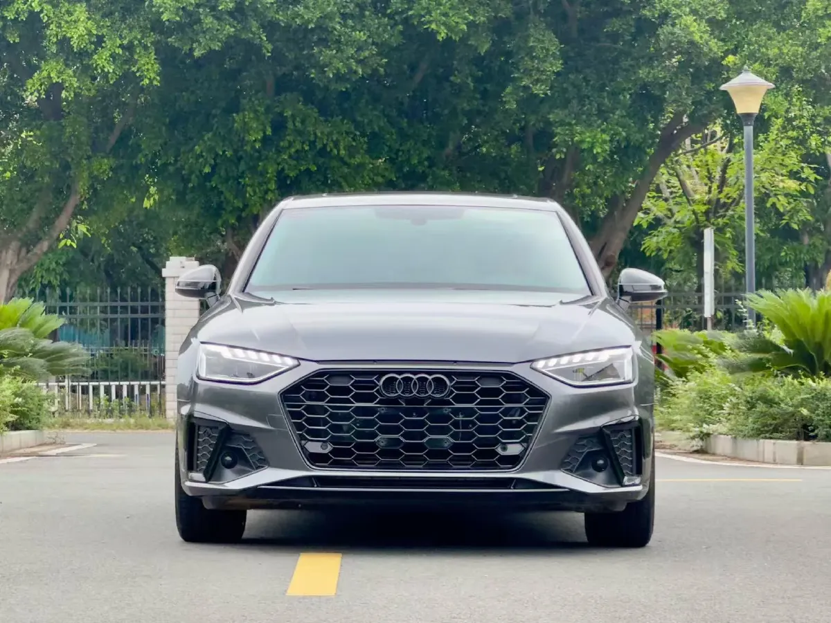 2022 Audi A4L 2.0T 190HP L4 7DCT,autocango,china used car exporter,china ev exporter,chinese used car exporter,chinese used ev exporter