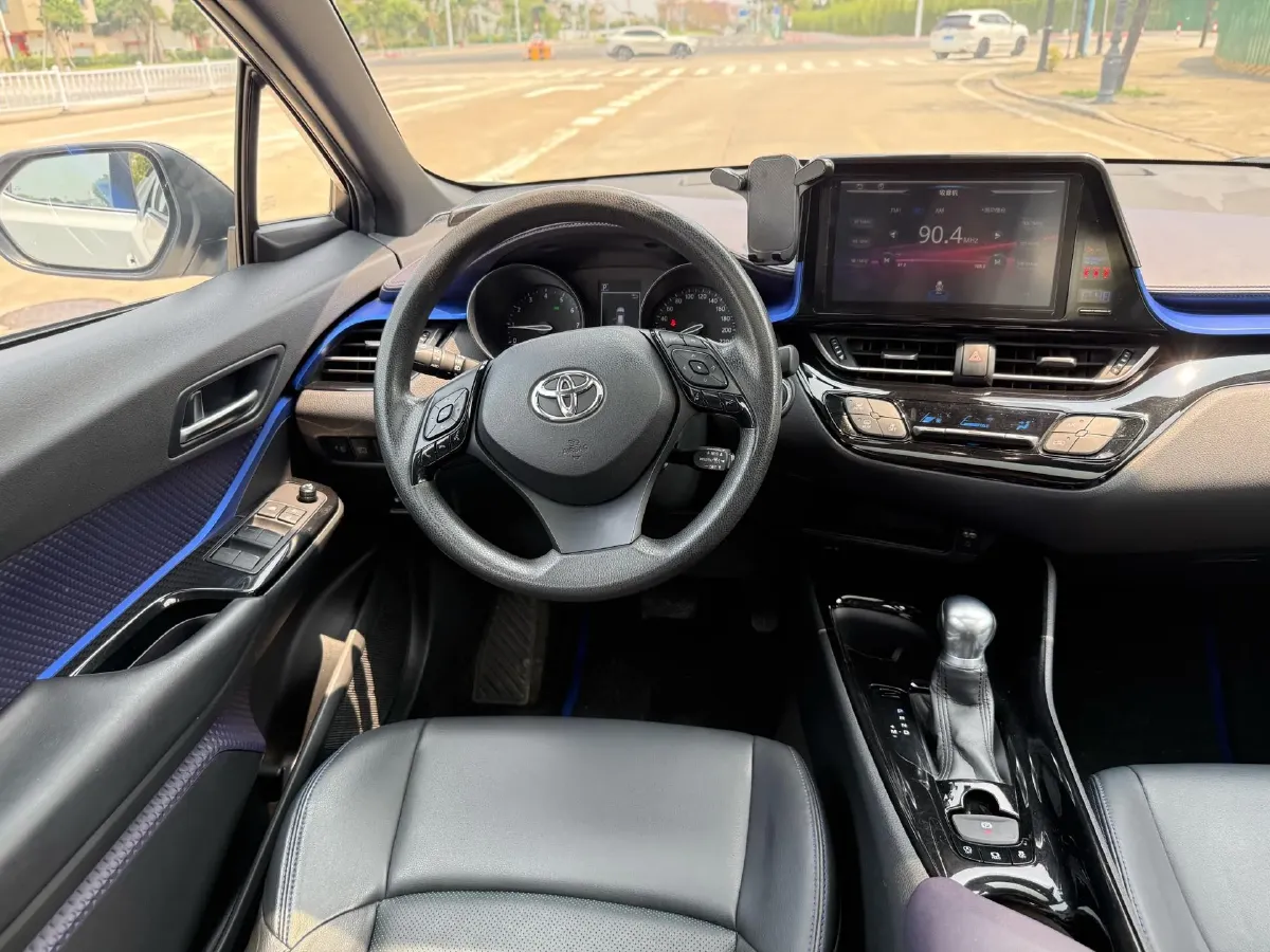 2020 Toyota C-HR 2.0L 171HP L4 CVT,autocango,china used car exporter,china ev exporter,chinese used car exporter,chinese used ev exporter