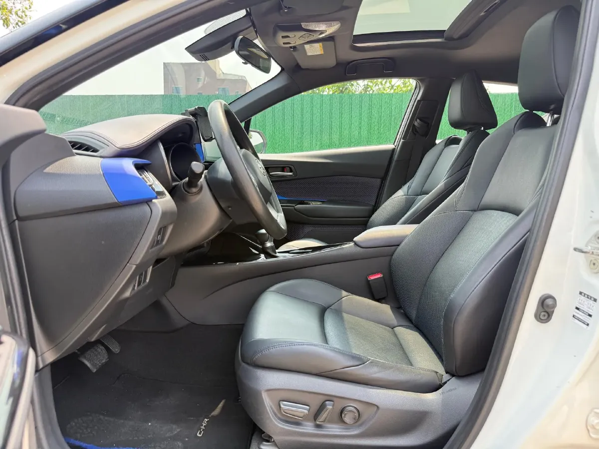 2020 Toyota C-HR 2.0L 171HP L4 CVT,autocango,china used car exporter,china ev exporter,chinese used car exporter,chinese used ev exporter