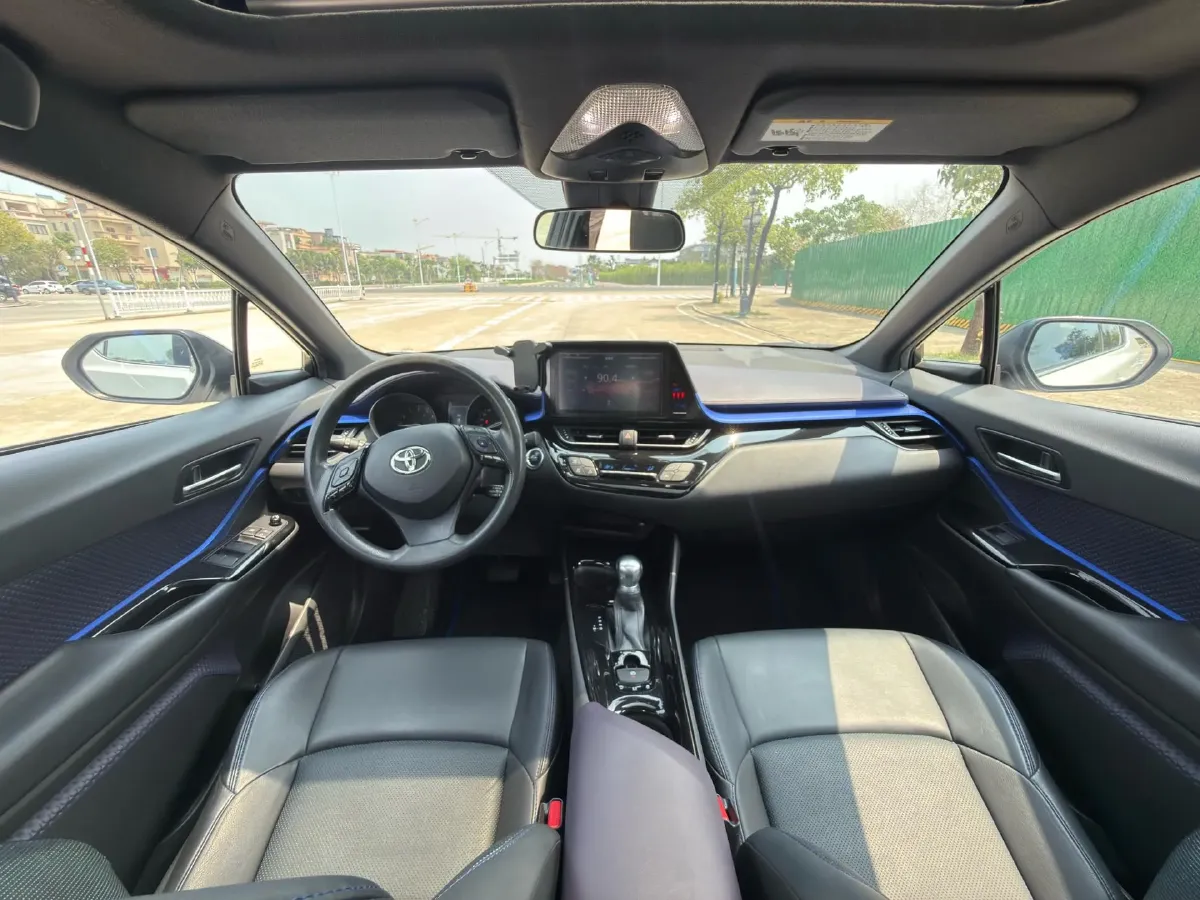 2020 Toyota C-HR 2.0L 171HP L4 CVT,autocango,china used car exporter,china ev exporter,chinese used car exporter,chinese used ev exporter