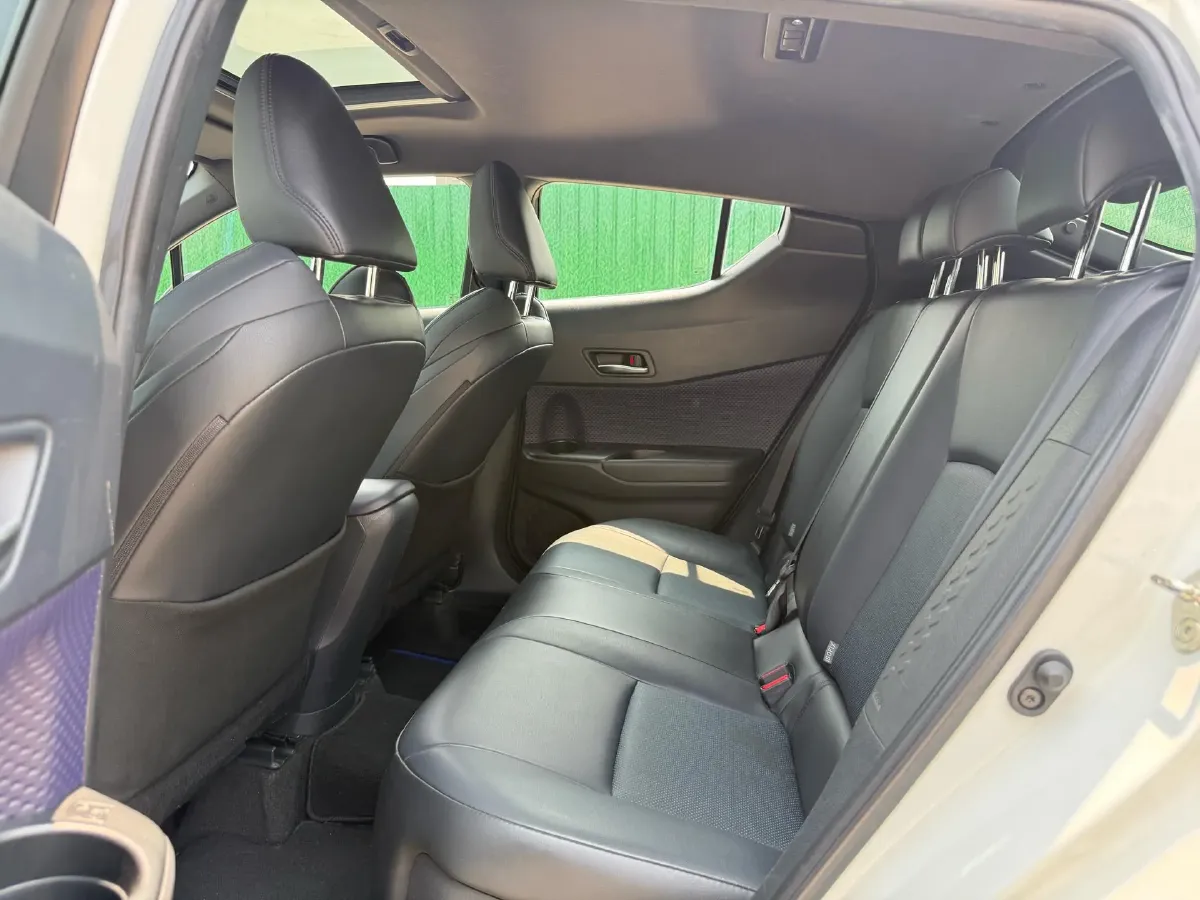 2020 Toyota C-HR 2.0L 171HP L4 CVT,autocango,china used car exporter,china ev exporter,chinese used car exporter,chinese used ev exporter