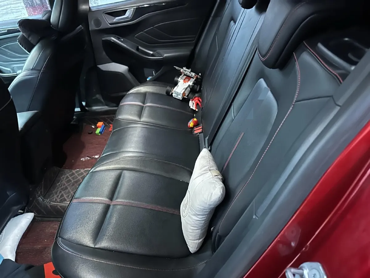 2022 Ford Focus 1.5T 177HP L4 6AT,autocango,china used car exporter,china ev exporter,chinese used car exporter,chinese used ev exporter