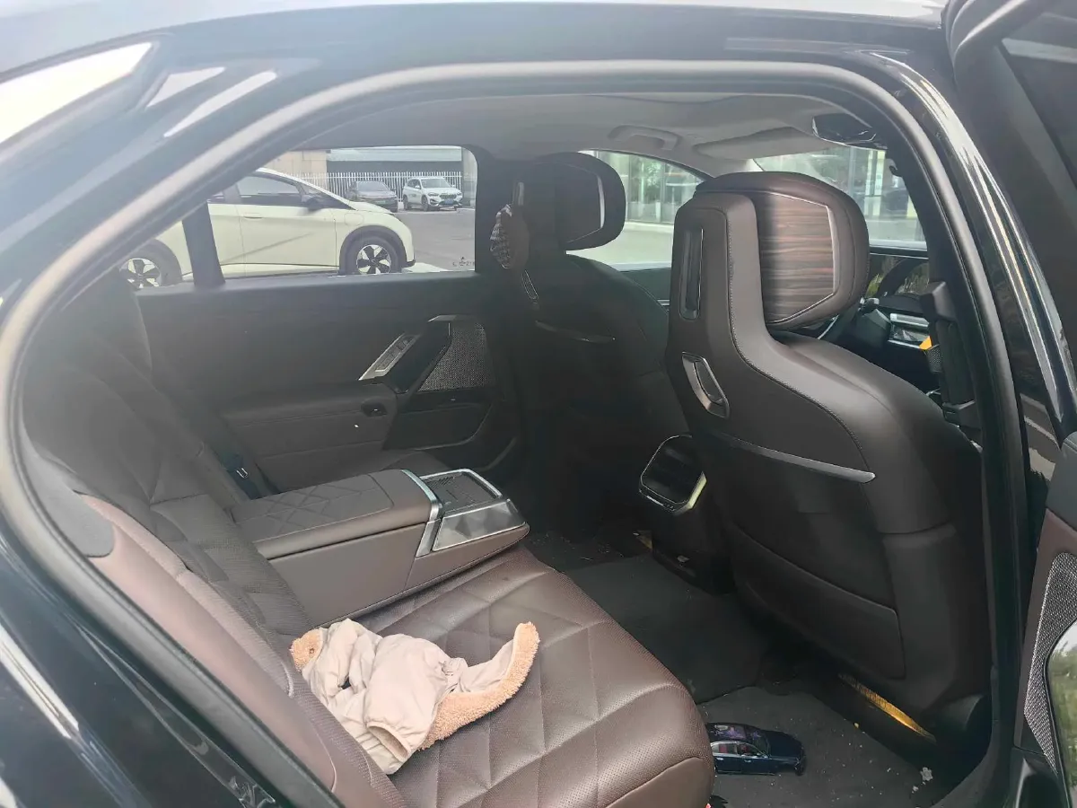 2023 BMW 7 Series 3.0T 381HP L6 8AT,autocango,china used car exporter,china ev exporter,chinese used car exporter,chinese used ev exporter