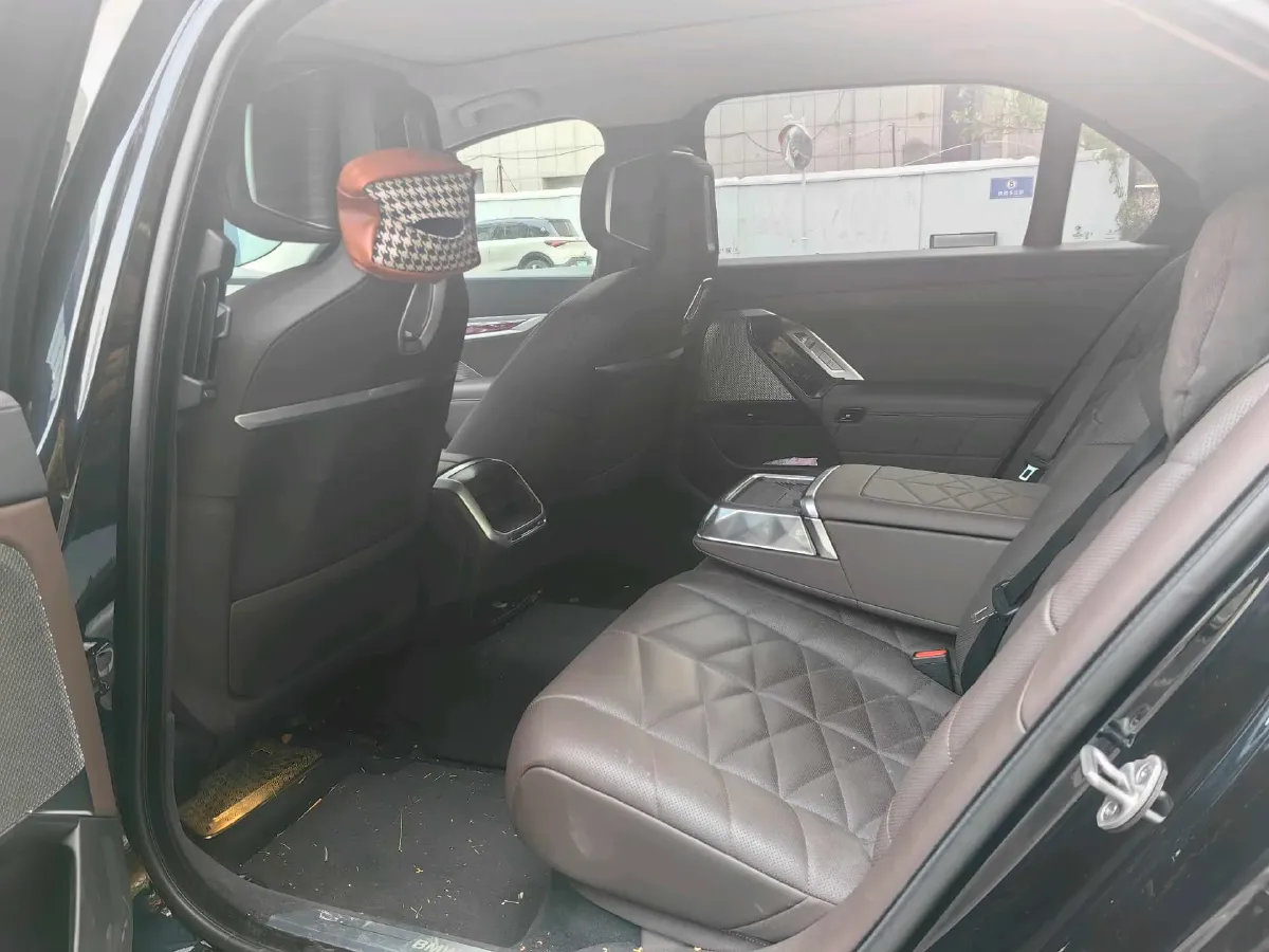 2023 BMW 7 Series 3.0T 381HP L6 8AT,autocango,china used car exporter,china ev exporter,chinese used car exporter,chinese used ev exporter